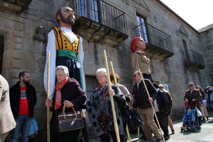 Cambados busca cabezudos para San Benito