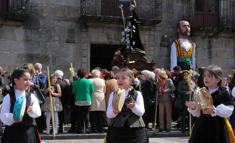 Volandeira busca portadores fornidos para que sus “papamoscas” vuelvan a bailar con San Benito