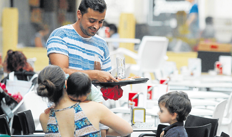 La cercanía del verano logra generar casi 500 empleos nuevos en Arousa