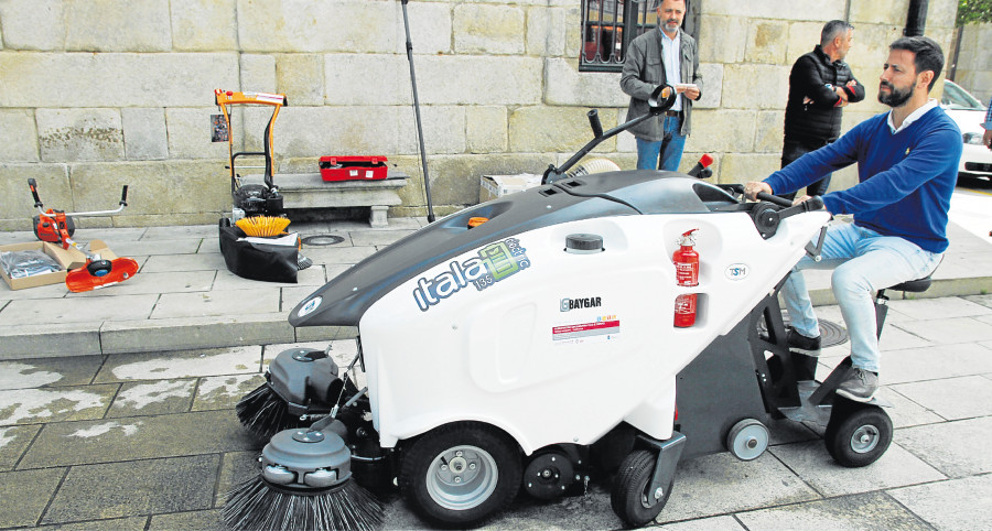 Cambados mecaniza el barrido y la limpieza de sus calles y viales con nueva maquinaria y herramientas