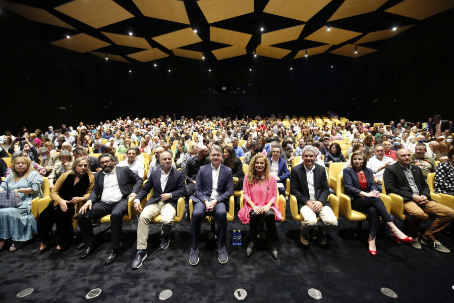 O Grove inaugura el auditorio y lo llena de contenido cultural en un día para la historia