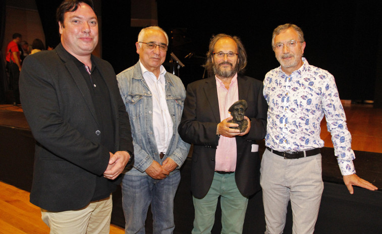 Cambados distingue la trayectoria del catedrático ferrolano Xosé María Dobarro, un “devoto de Don Ramón”