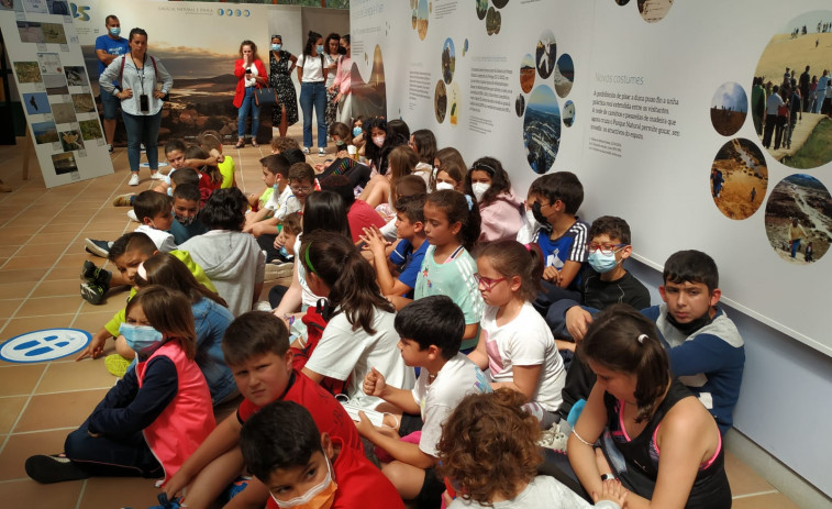La I Mostra de Fotografía “O Xigante de Area”, impulsada por el colegio Pe do Corniño, exhibe 37 imágenes del parque natural