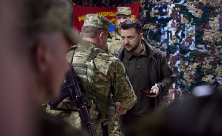 Zelenski visita Donetsk y Lugansk y se muestra orgulloso de sus ciudadanos