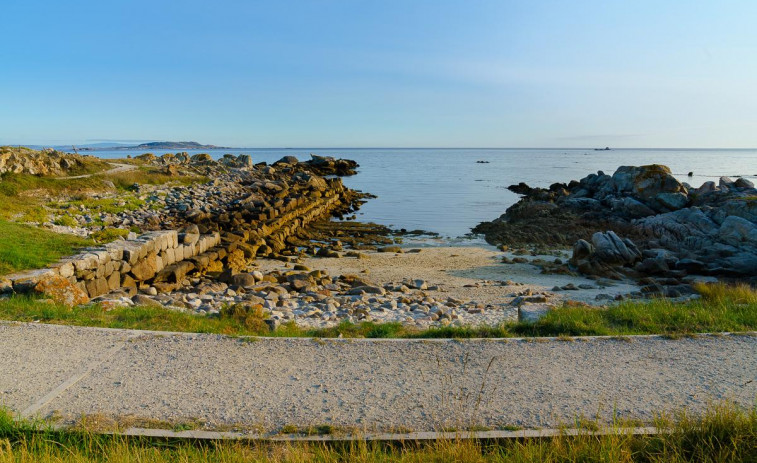 Ribeira creará una ruta litoral sostenible con 17 paneles fotográficos vinculada al patrimonio marítimo