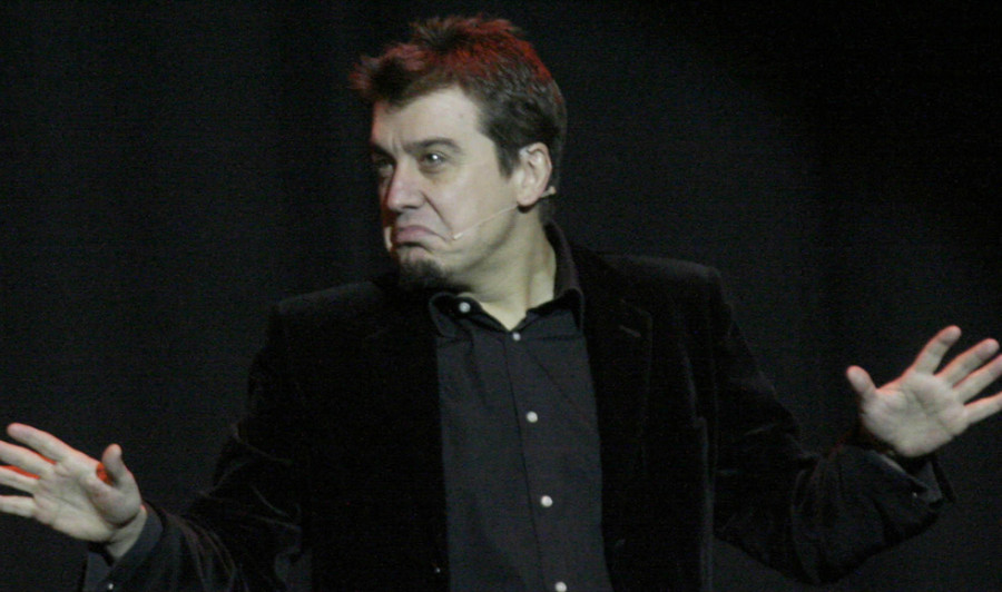 O Grove censura las bromas “sexistas” de Javier Veiga en la inauguración del Auditorio