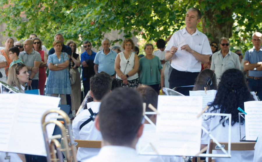 La música toma las calles con la Banda en A Florida y Vaamonde en Carril