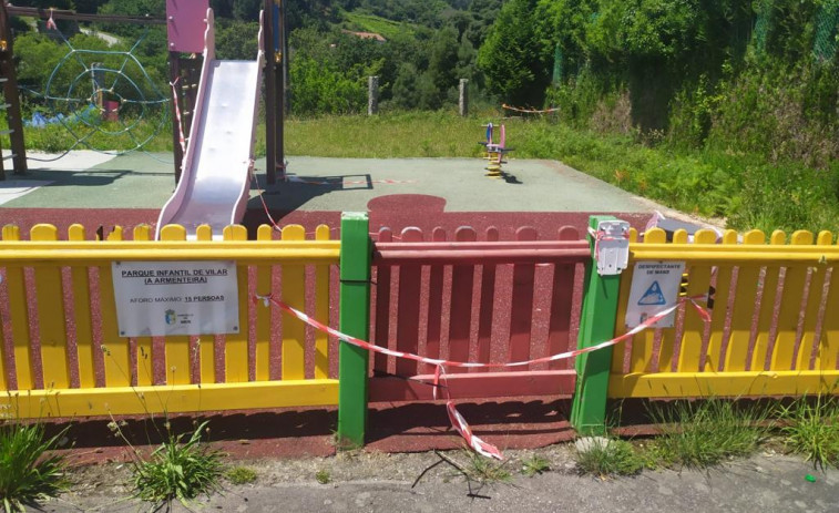 El BNG urge la demolición del parque infantil de A Armenteira ante el “grave risco” que supone su mal estado