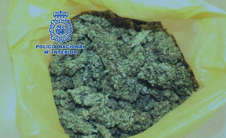 La Policía Nacional se incauta de un kilo de marihuana en un coche