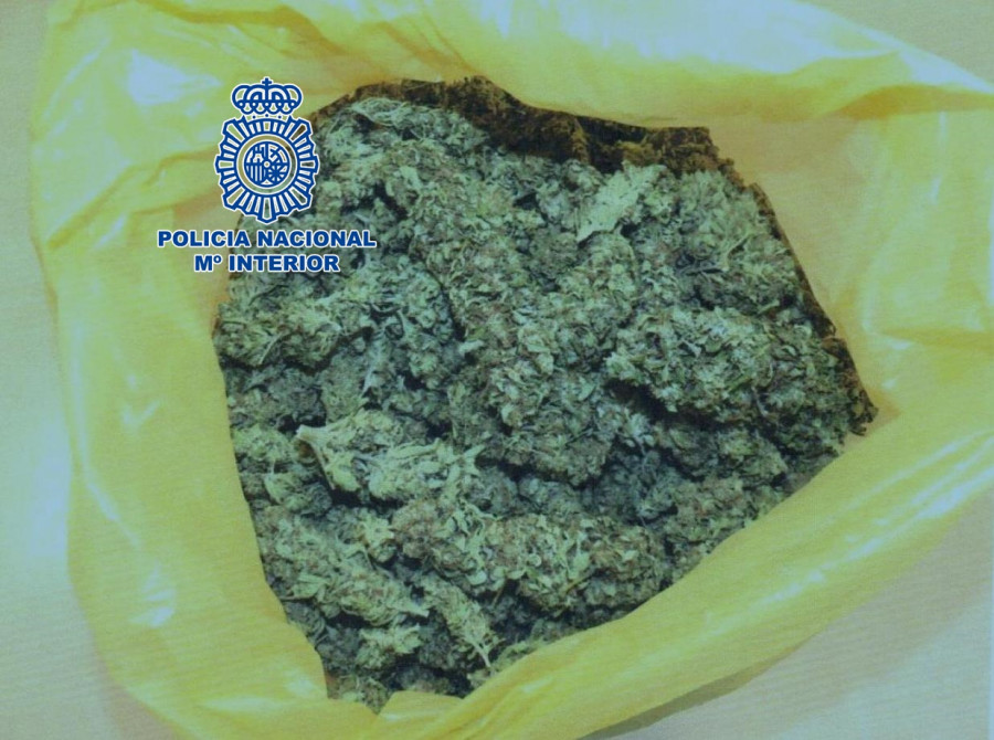 La Policía Nacional se incauta de un kilo de marihuana en un coche