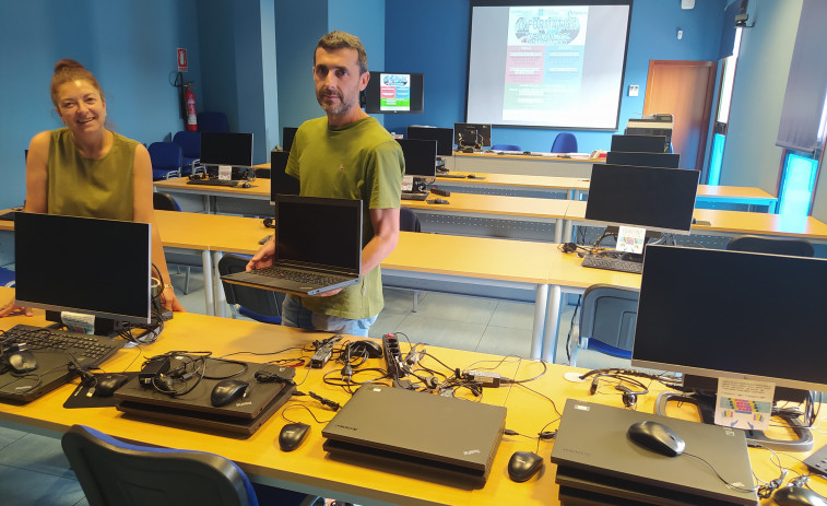 El aula Cemit de Ribeira estará abierta una hora los martes y jueves para uso libre de sus ordenadores
