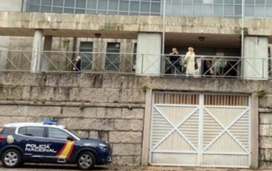 Suspenden un juicio contra un barbanzano acusado por tráfico de drogas al no poder localizarlo