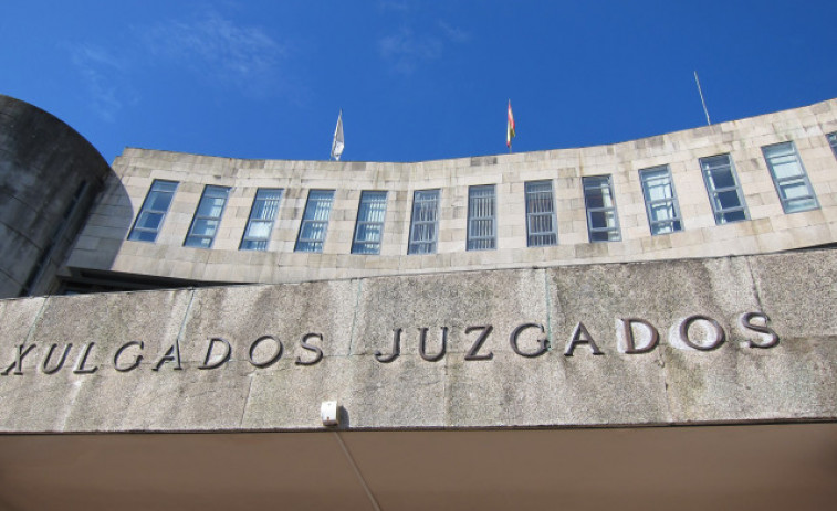Absuelto un hombre acusado de traficar con drogas en Ribeira en 2021
