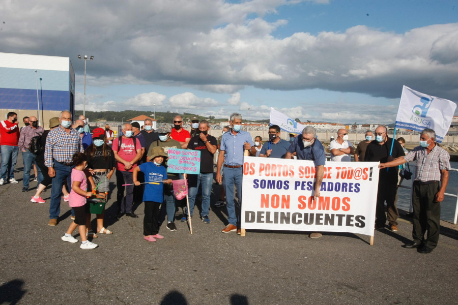 Portos rechaza autorizar más zonas de pesca recreativa en Carril, Vilanova, Sanxenxo y Vilaxoán