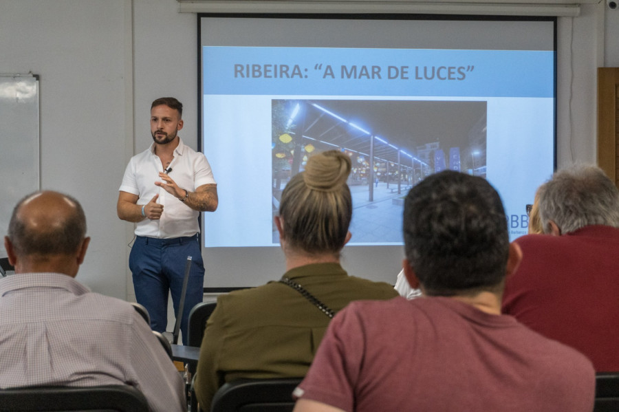 El PBBI crea su plan turístico “Ribeira, un mar de luces” para dotar a calles y tiendas de faroles de tela iluminados