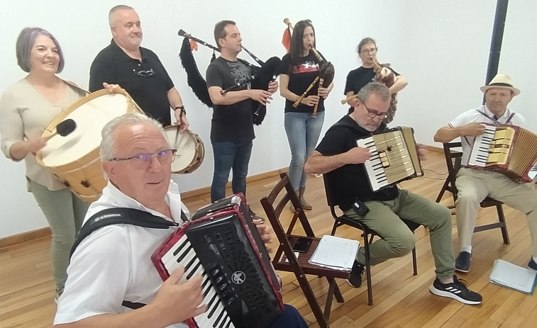 Andavía ofrece una muestra de su trabajo de todo el año en una jornada de puertas abiertas en Castiñeiras
