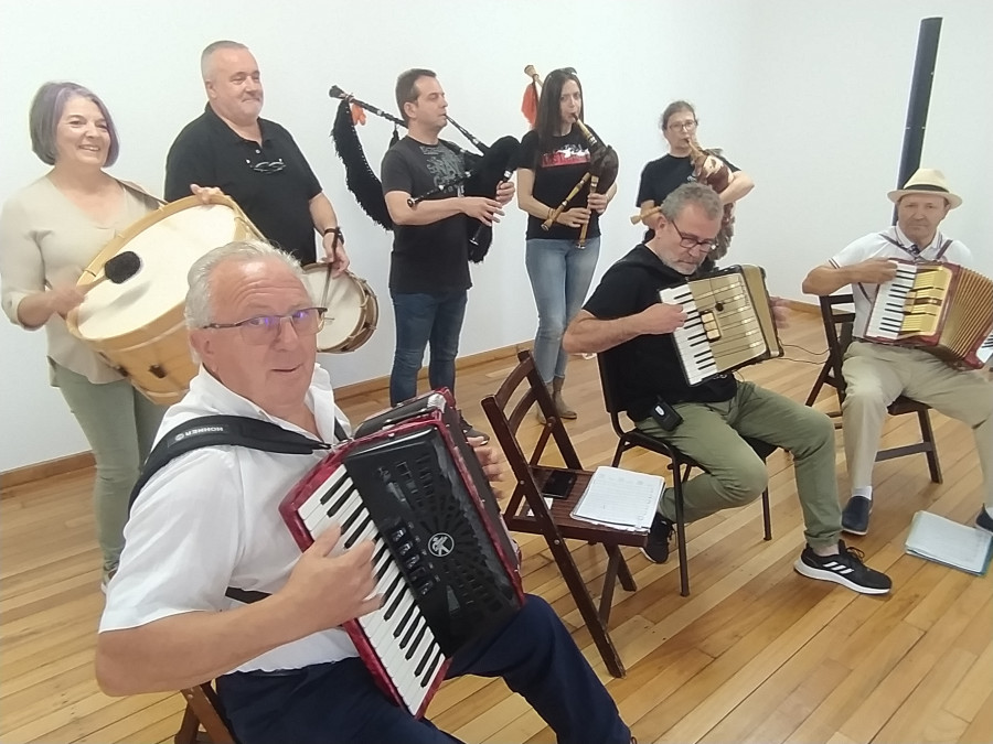 Andavía ofrece una muestra de su trabajo de todo el año en una jornada de puertas abiertas en Castiñeiras