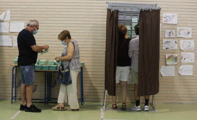 Andalucía celebra sus elecciones con el PP como claro favorito y la incógnita de la participación