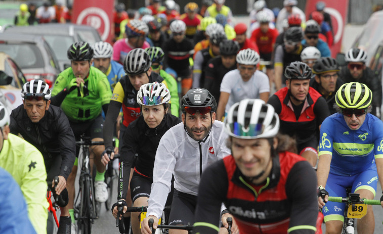 El Club Xiabre retoma con éxito la Volta Ciclista Arousá