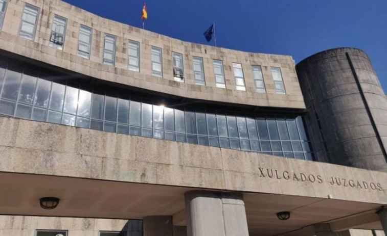 Solicitan 5 años de cárcel para una acusada de estafar 151.154 euros a una comunidad de montes de Boiro