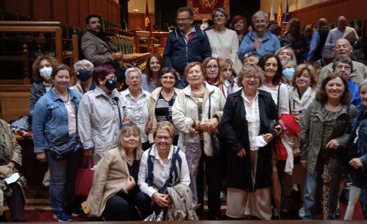 Más de un centenar de vecinos de Ribeira, A Pobra y Rianxo despiden el seminario “Camiños de coñecemento e experiencia”