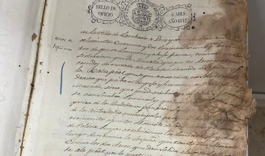 El Concello pedirá apoyo a la Diputación para restaurar el deteriorado Libro de Actas de 1800