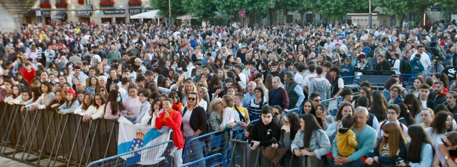 Ostras para comer y música con Fefiñáns hasta los topes para despedir  el fin de semana