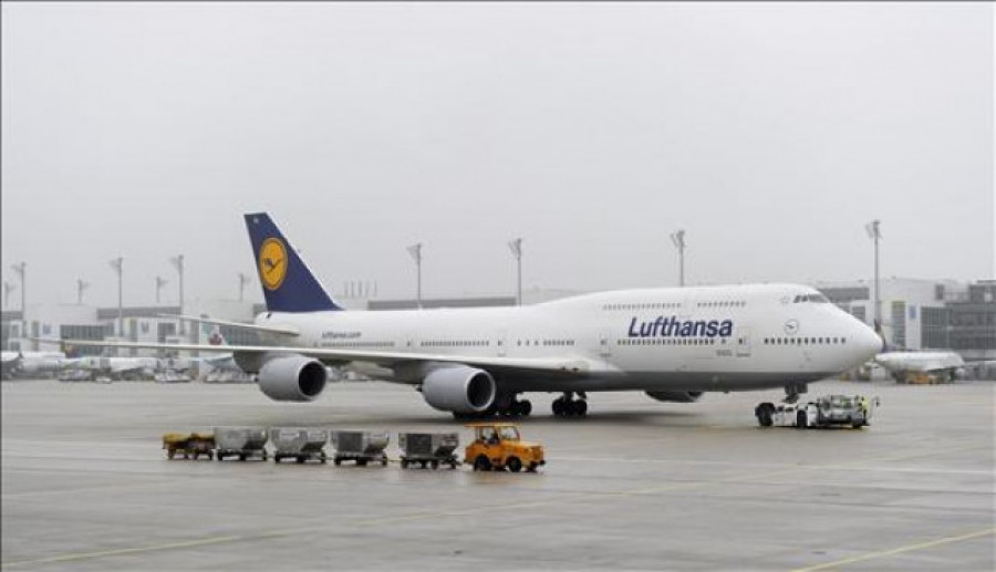 Un desperfecto en la pista deja inoperativo el aeropuerto de Santiago