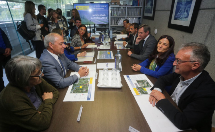 El Gobierno ampliará el doble sentido en la A-6 y trabaja ya en la demolición del viaducto