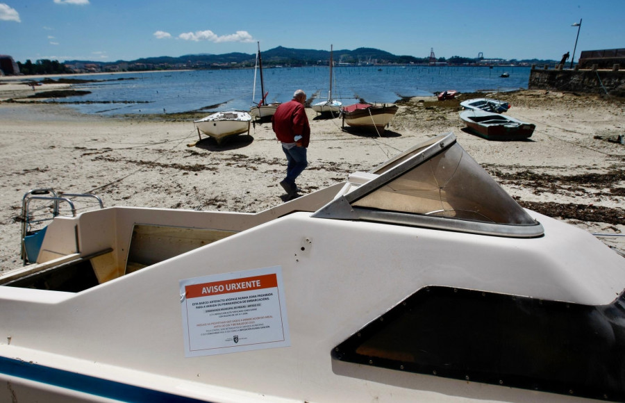 Ravella ordena la retirada de una quincena de barcas de las playas