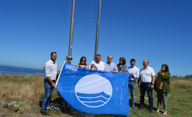 Sanxenxo abre el verano con el izado de sus 17 banderas azules