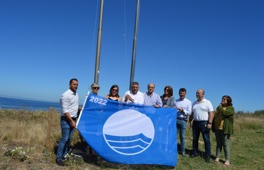 Sanxenxo abre el verano con el izado de sus 17 banderas azules