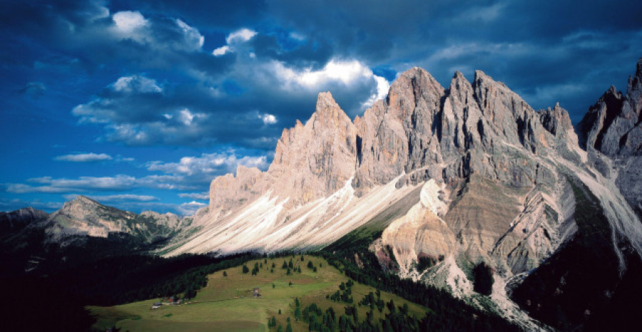 Cinco muertos y ocho heridos en el desprendimiento de un glacial en los Alpes italianos