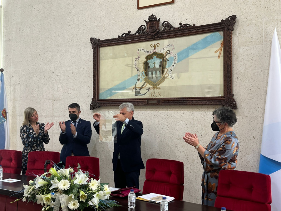 Presentan la bandera original de la Liga de Amigos do Carme de Pontecesures