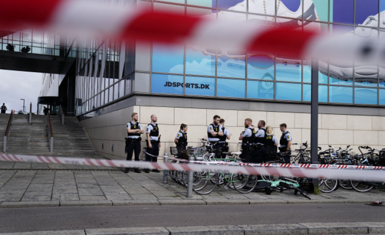 Tres muertos y varios heridos en un tiroteo en un centro comercial de Copenhague