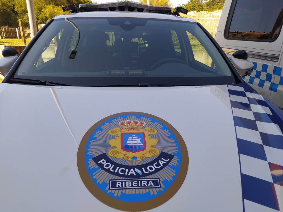 Denunciados cuatro conductores que dieron positivo de alcohol en un control policial en Ribeira