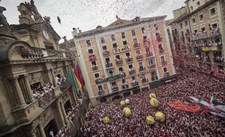 Los Sanfermines más esperados arrancan con emoción y mensajes solidarios