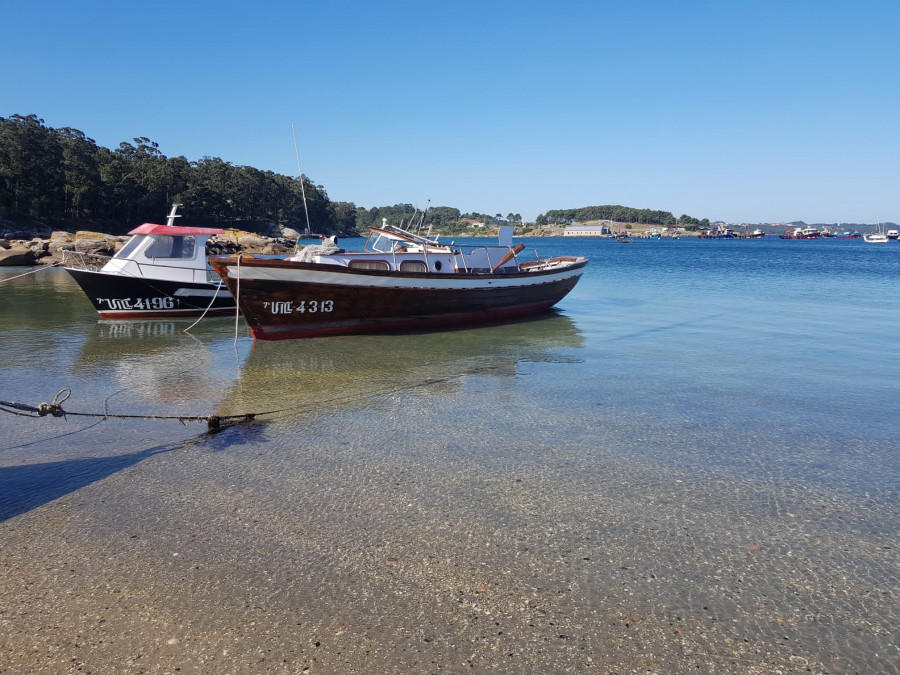 Un herido leve por la colisión de dos barcos en Porto Meloxo