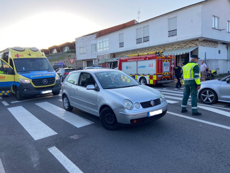 Un conductor se da a la fuga tras tirar al suelo a la ocupante de un ciclomotor