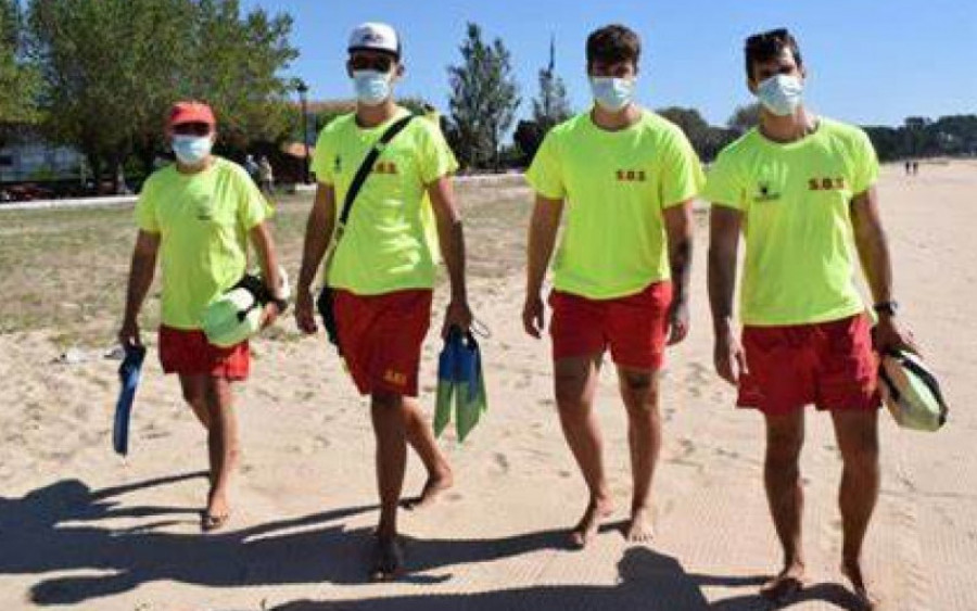 Ribeira aumenta un 10% el salario de socorristas acuáticos y jefes de playa, que empezarán a trabajar mañana