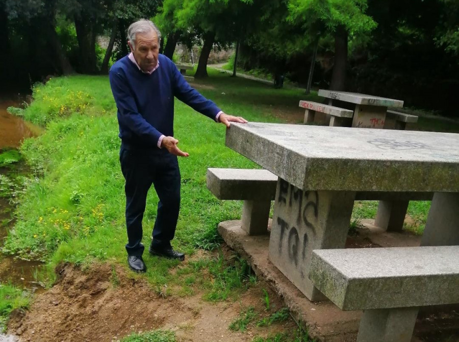 Fonte da Coca denuncia que el estado de una finca provoca riesgo de incendio