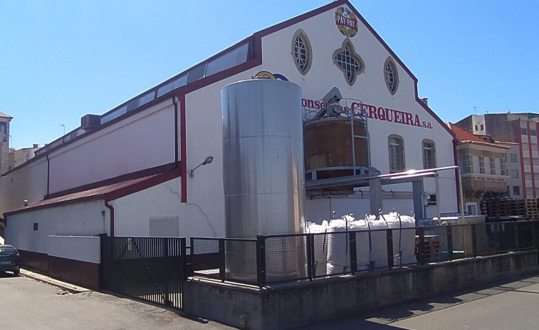 Dos empresas también muestran interés por la compra de la nave de Cerqueira en Pedra Pateira