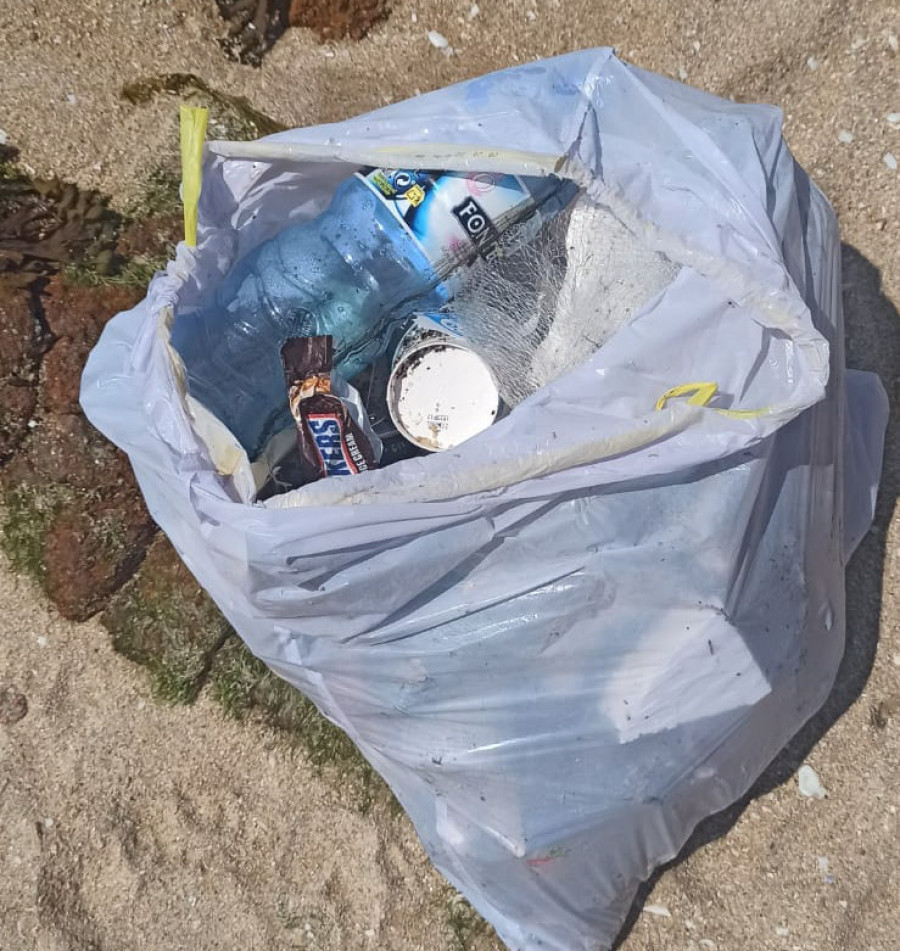 Programada para el día 20, dentro de los actos de la Festa da Dorna, una recogida de basura en la playa de Coroso