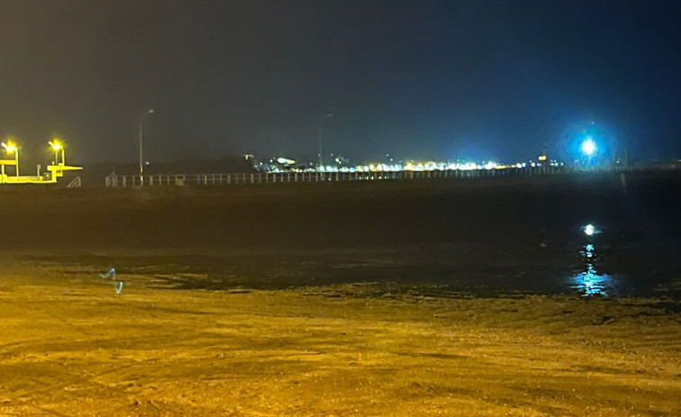 El Concello de Cambados pone la luz al paseo marítimo a la espera de que la arregle Portos