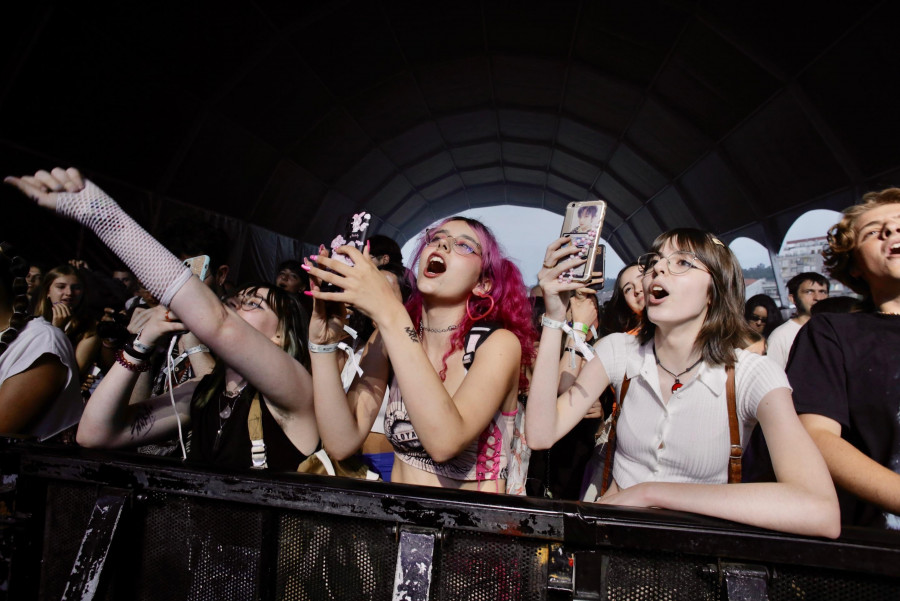 Una gran fiesta da la bienvenida al Atlantic Fest, que llena de ambiente Vilagarcía