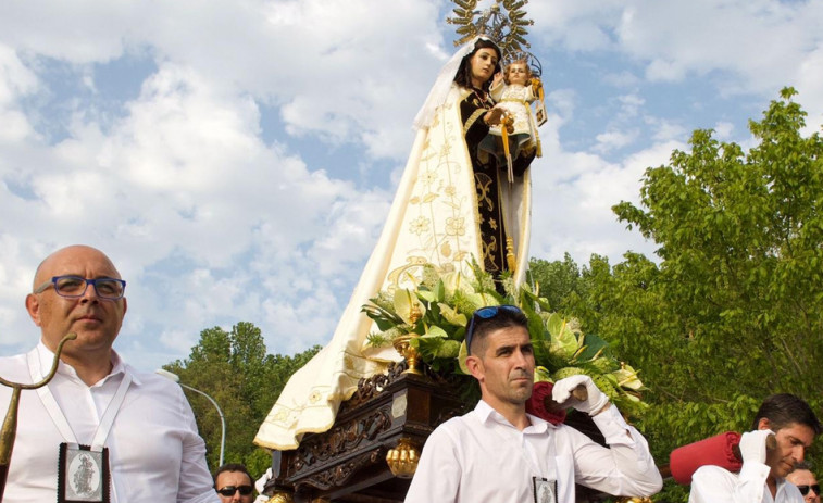 Vilaxoán Canta recupera hoy su voz tras una vibrante procesión marítima de su “Raíña dos Mares”