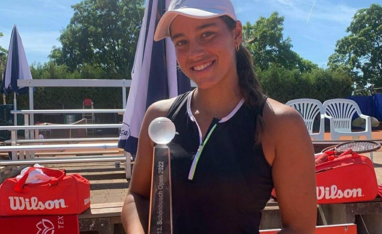 La tenista vilagarciana Jéssica Bouzas gana su primer torneo W25 en Alemania