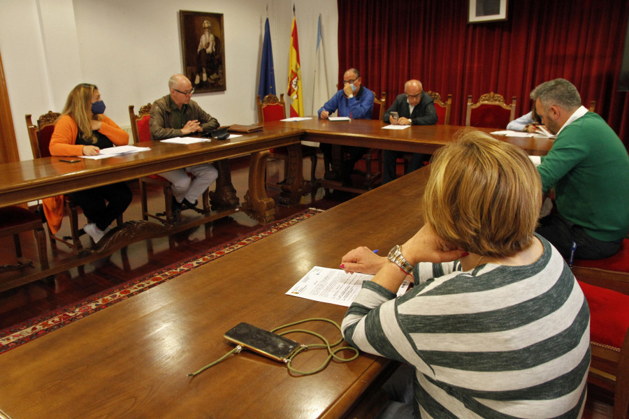 La oposición afea que Vilanova confirme un salario político cuando el Ministerio obliga a nuevos recortes