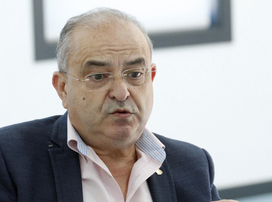 El alcalde de Catoira muestra ante Subdelegación su rechazo al almacén pirotécnico de Coaxe