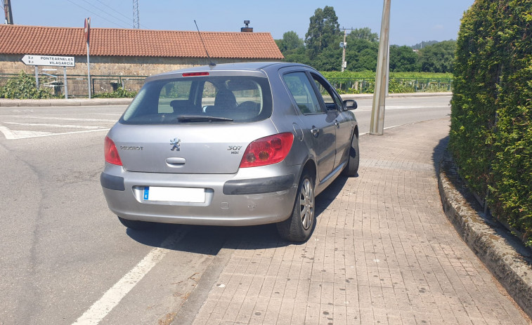 Un vecino de Cesures resulta herido en un accidente entre un patinete y un coche en Cabanelas